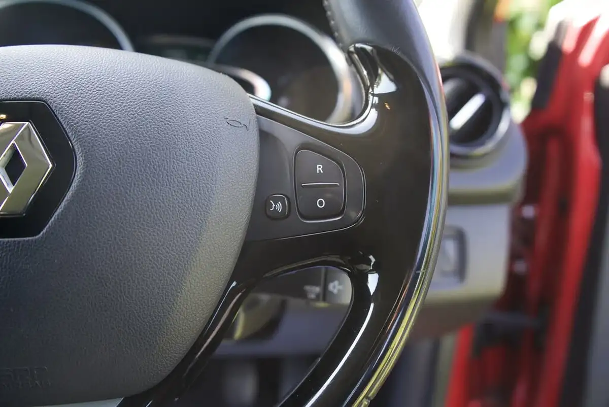 2015-renault-clio-12-dynamique-nav-big-42
