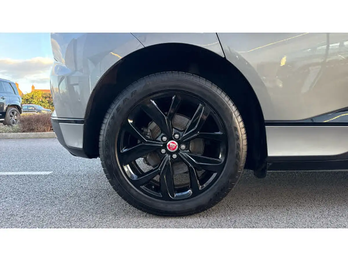 2022-jaguar-i-pace-ev400-hse-black-big-6
