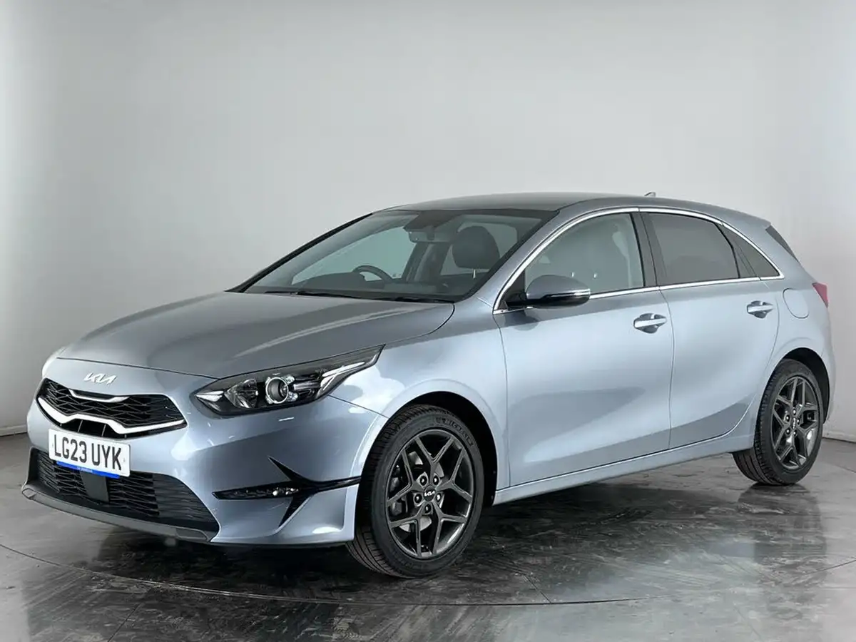 2022-kia-ceed-15-t-gdi-3-hatchback-big-1