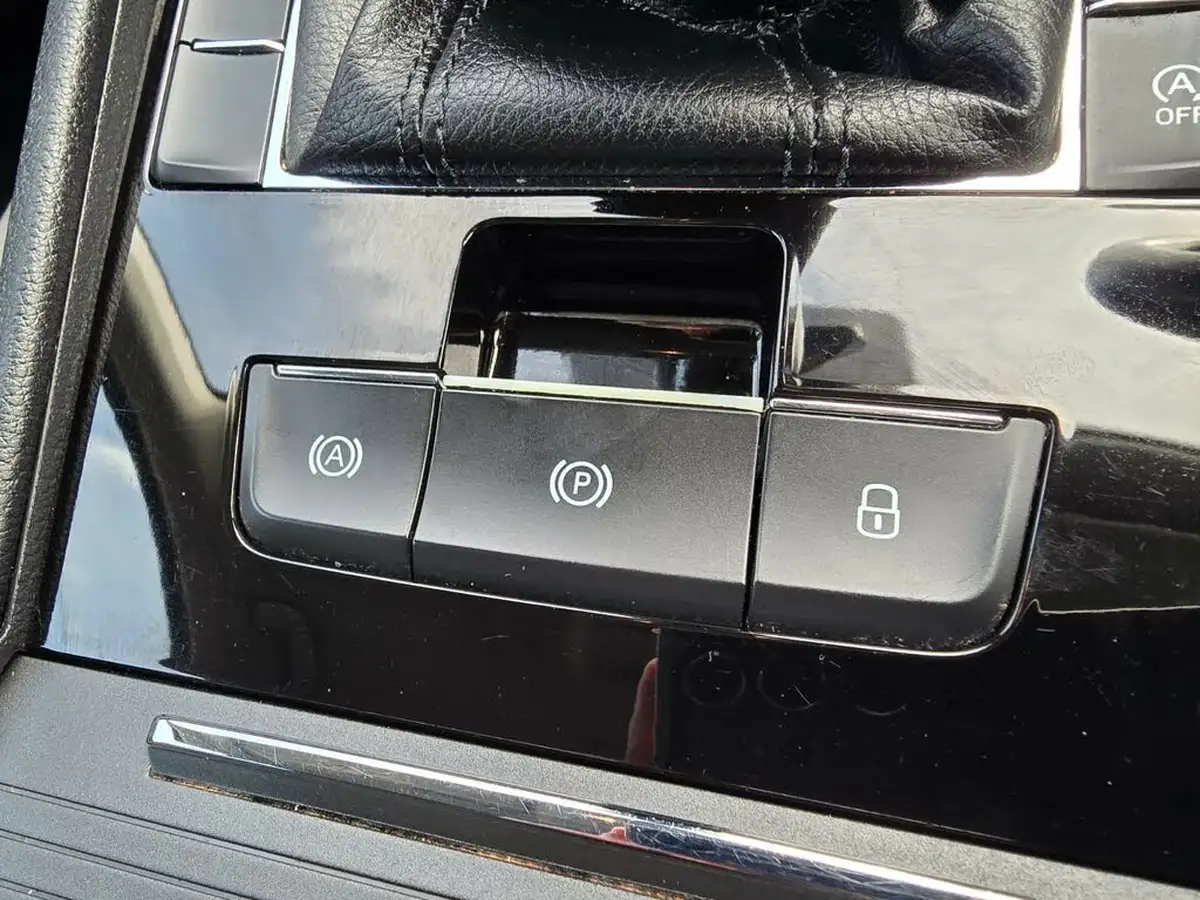 2018-skoda-superb-20tdi-scr-se-technology-hatchback-big-25