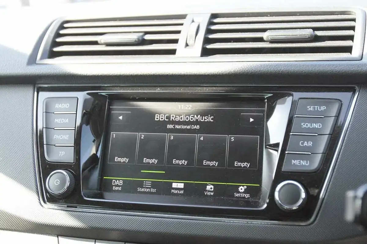 2016-skoda-fabia-big-14