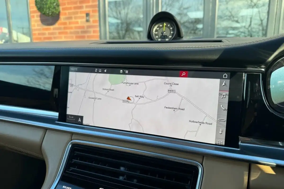 2018-porsche-panamera-29-v6-4-e-hybrid-sport-turismo-big-28