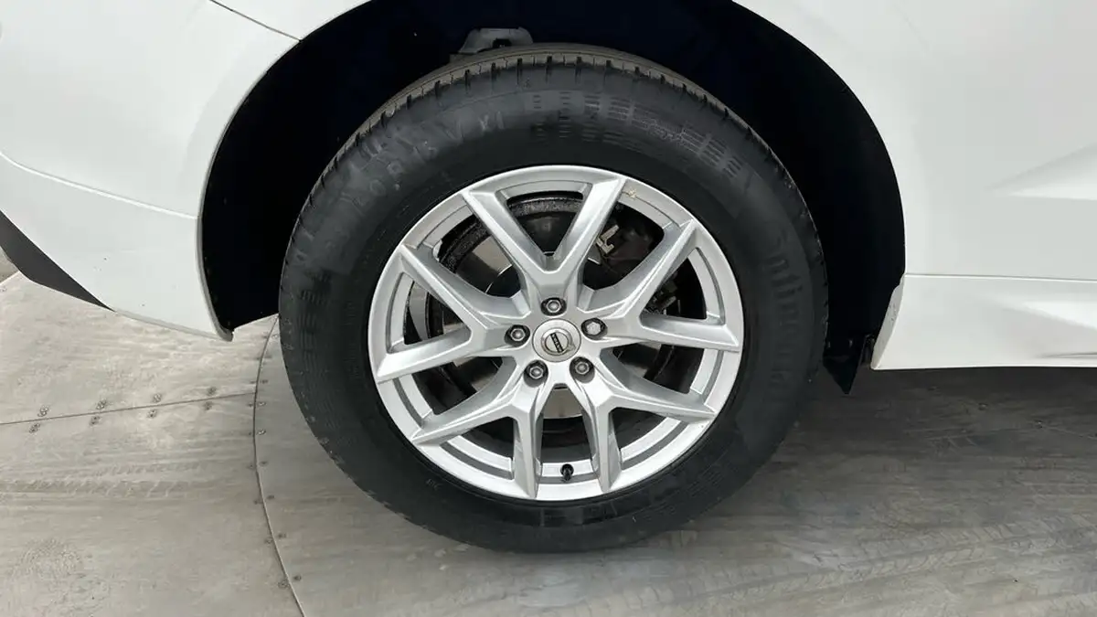 2020-volvo-xc60-20-b5-momentum-big-18