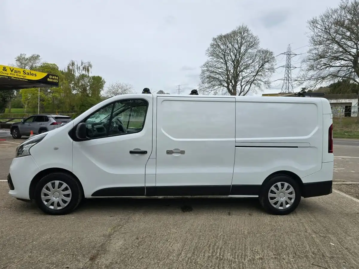2017-renault-trafic-16dci-ll29-125-business-panel-big-3