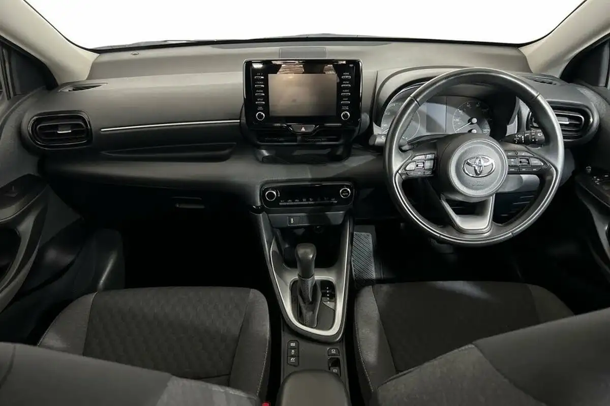 2021-toyota-yaris-15-vvt-i-icon-114bhp-hybrid-1490cc-e-cvt-big-9