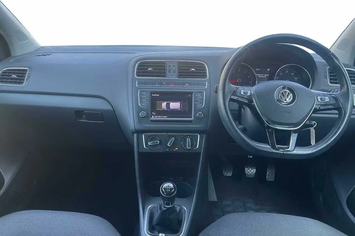 2016-volkswagen-polo-12-tsi-match-5d-big-9