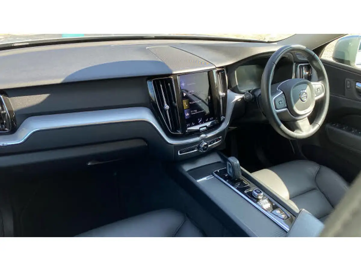 2021-volvo-xc60-20td-b4-momentum-big-3