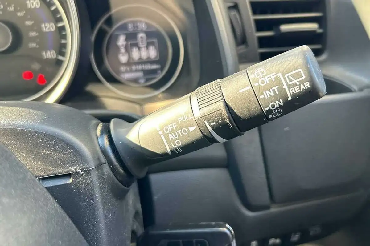 2018-honda-jazz-13-i-vtec-se-cvt-big-29