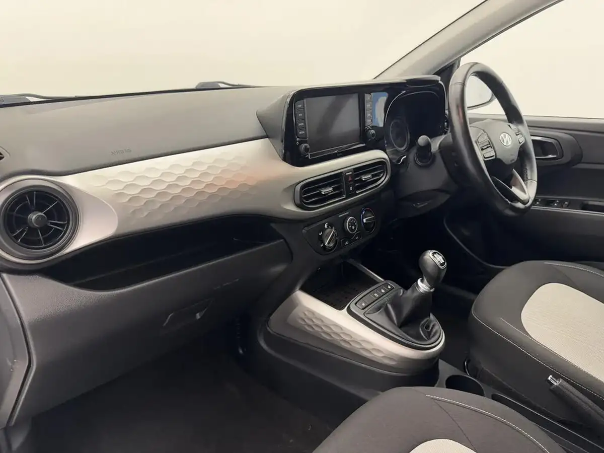 2021-hyundai-i10-10-premium-big-12