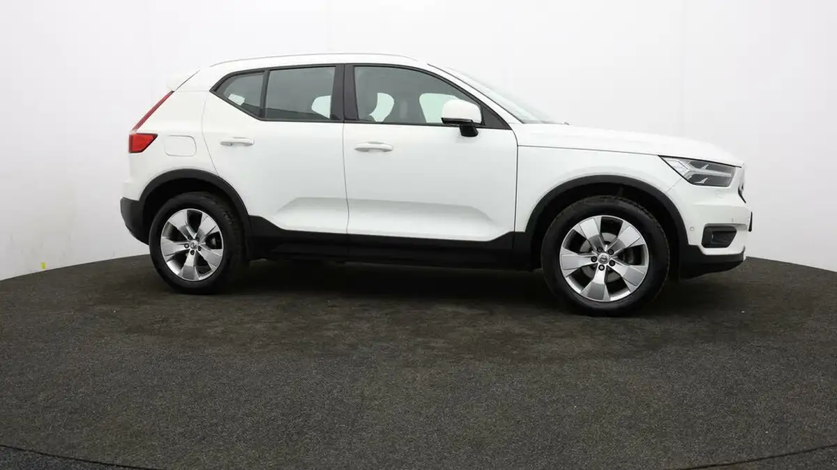 2018-volvo-xc40-20td-d3-momentum-pro-geartronic-big-34