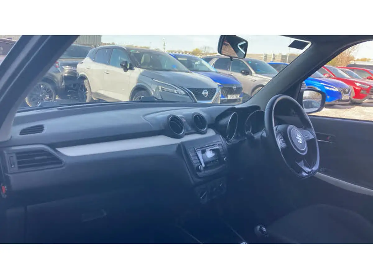 2019-suzuki-swift-12-dualjet-attitude-big-8