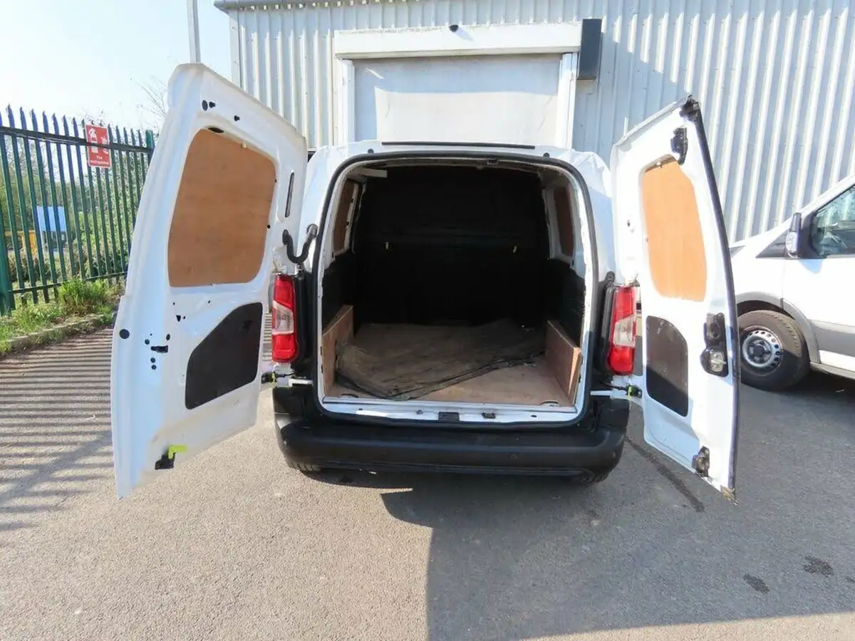 2019-citroen-berlingo-16bluehdi-1000-enterprise-big-9