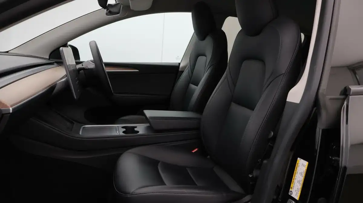 2022-tesla-model-y-e-long-range-big-14
