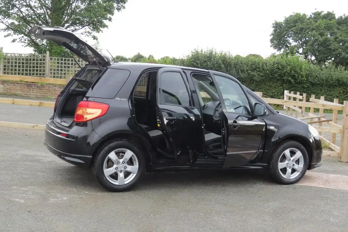 2010-suzuki-sx4-big-3
