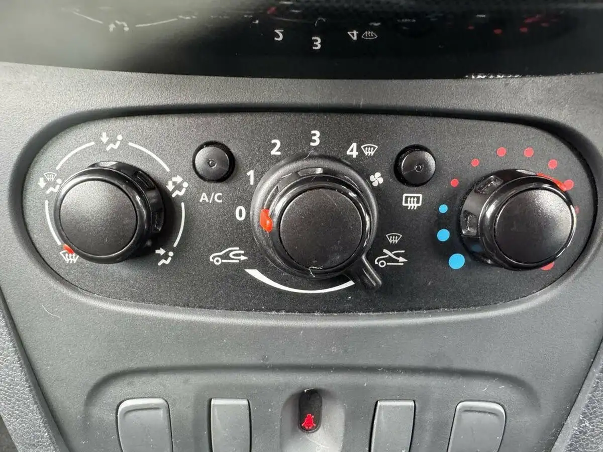 2019-dacia-sandero-10-sce-essential-big-34