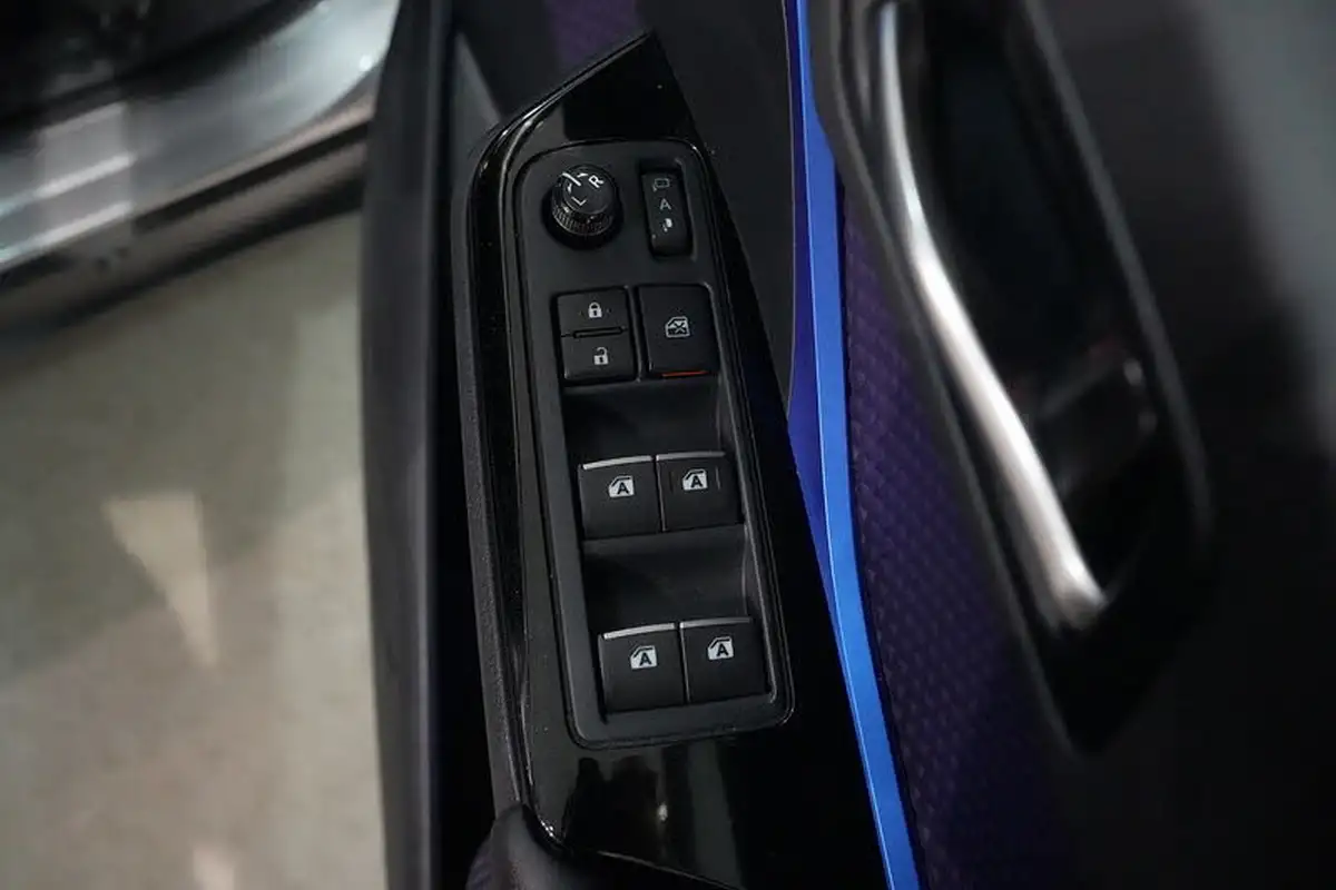 2017-toyota-c-hr-18-vvt-i-dynamic-big-29