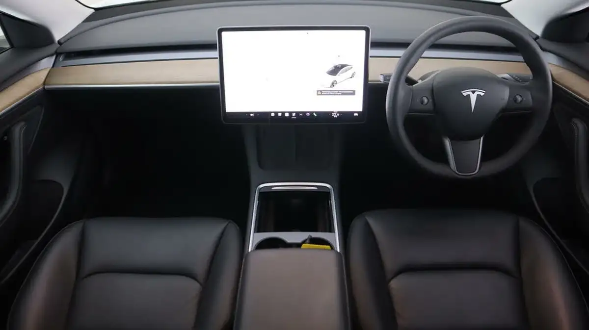 2021-tesla-model-3-e-standard-plus-big-13