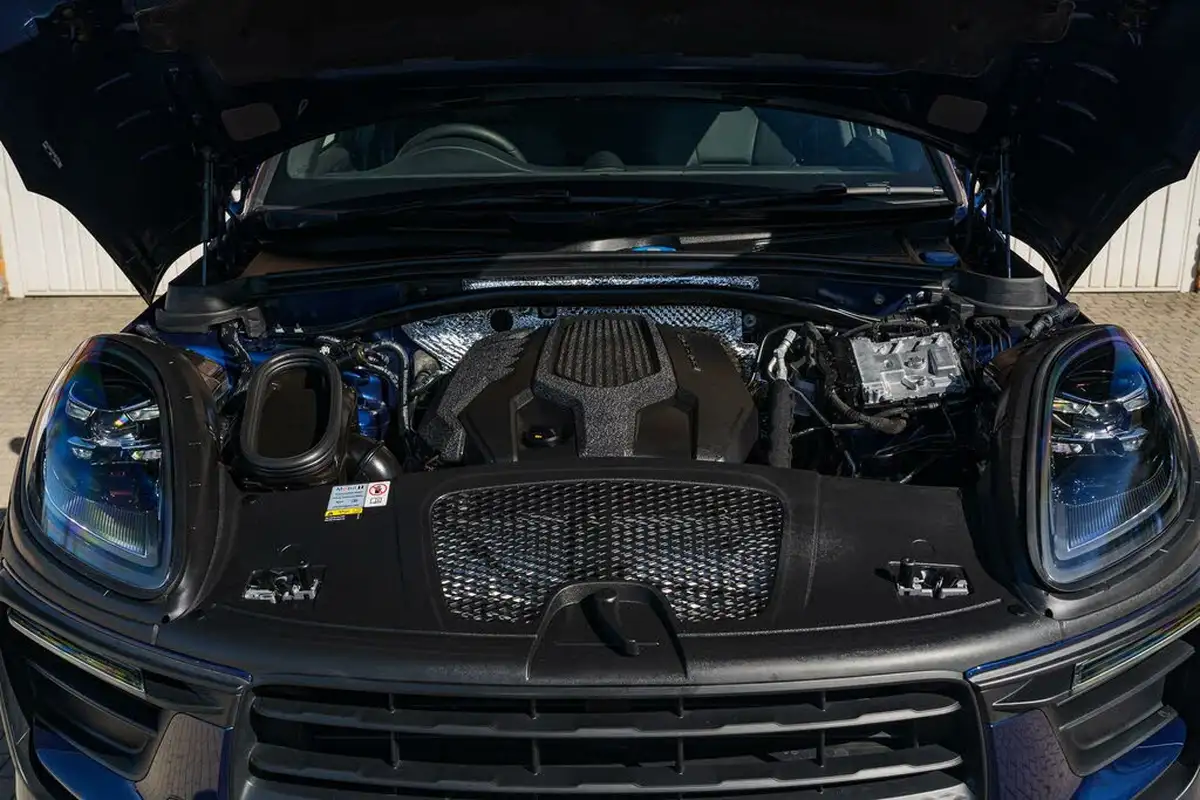 2023-porsche-macan-20-big-7
