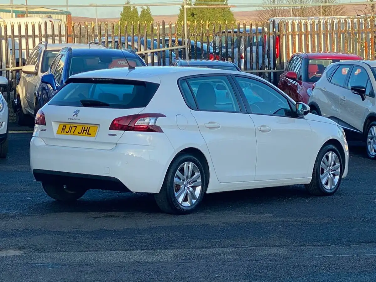 2017-peugeot-308-12-puretech-active-130bhp-eat6-big-13