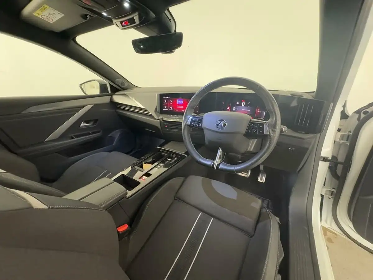 2023-vauxhall-astra-12-turbo-gs-hatchback-auto-big-23