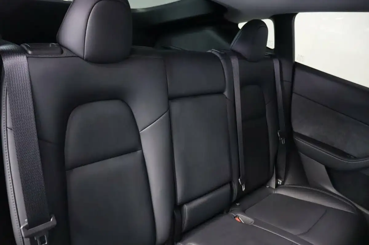 2023-tesla-model-y-e-rwd-big-25