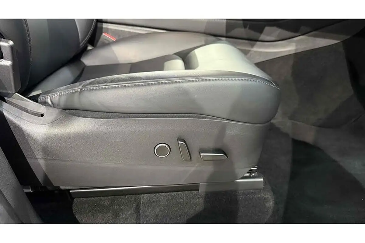2022-tesla-model-y-e-long-range-big-18