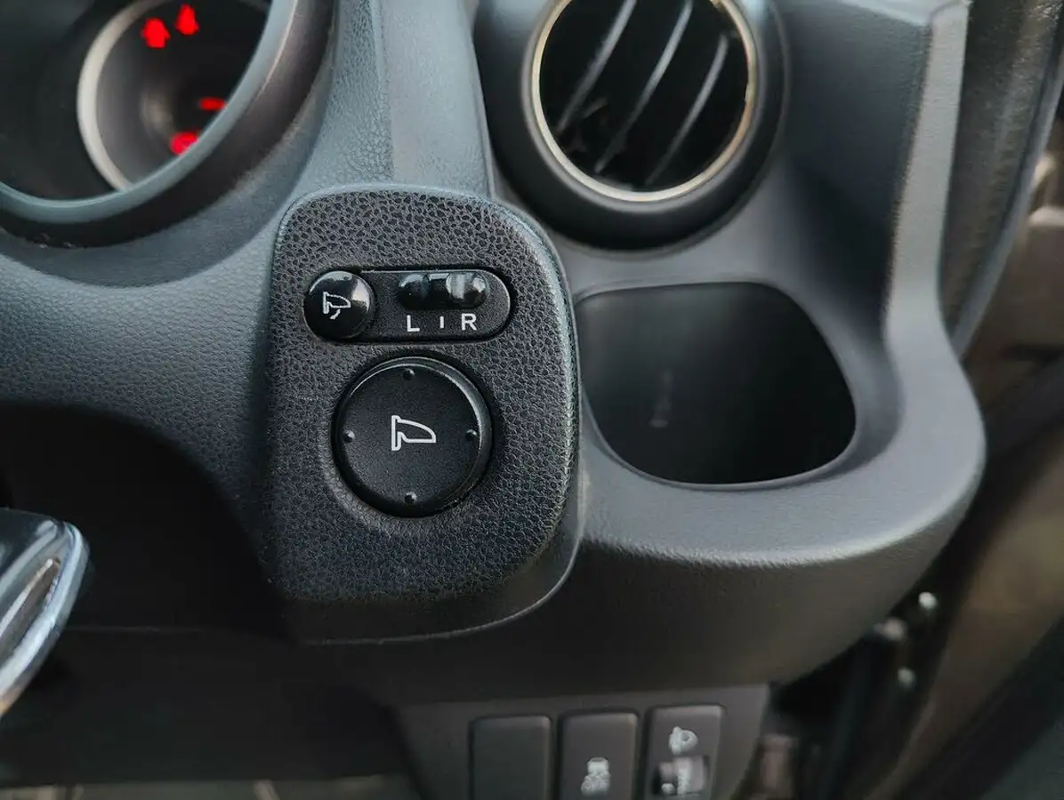 2014-honda-jazz-14-es-plus-big-24
