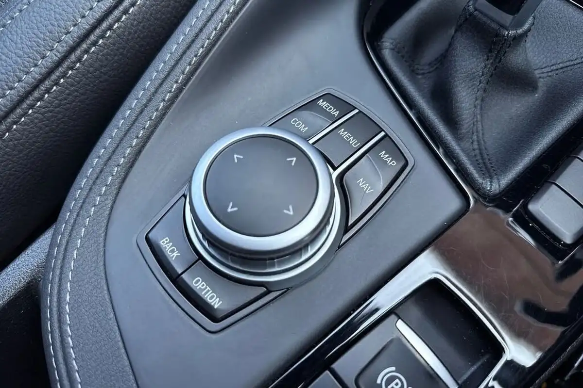 2021-bmw-x1-20-sdrive20i-xline-big-32