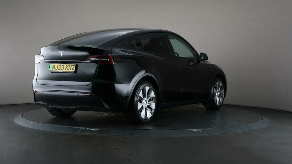 2023-tesla-model-y-e-rwd-big-60