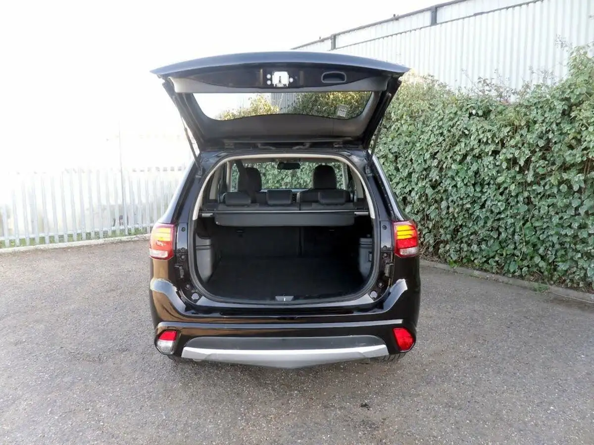2017-mitsubishi-outlander-20-juro-phev-big-33