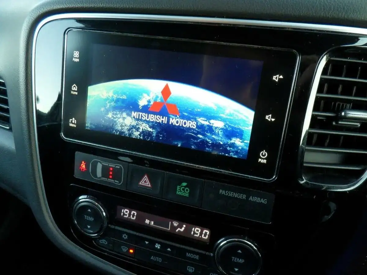 2017-mitsubishi-outlander-20-juro-phev-big-60