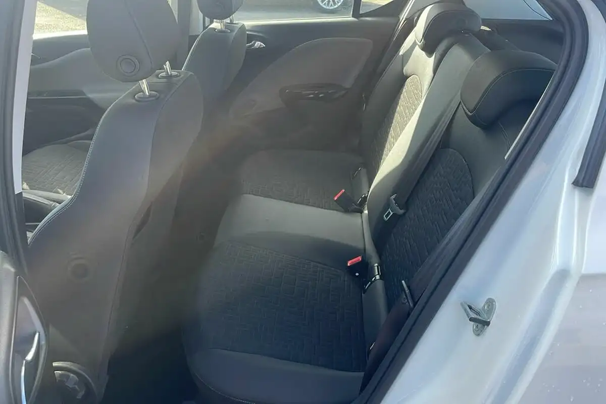 2018-vauxhall-corsa-14i-se-nav-90ps-5d-auto-big-3