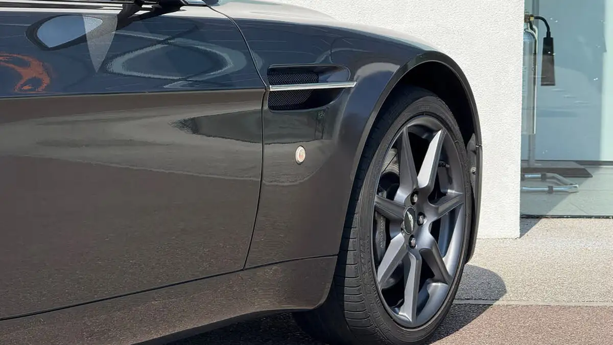2012-aston-martin-vantage-47-roadster-convertible-sportshift-big-15