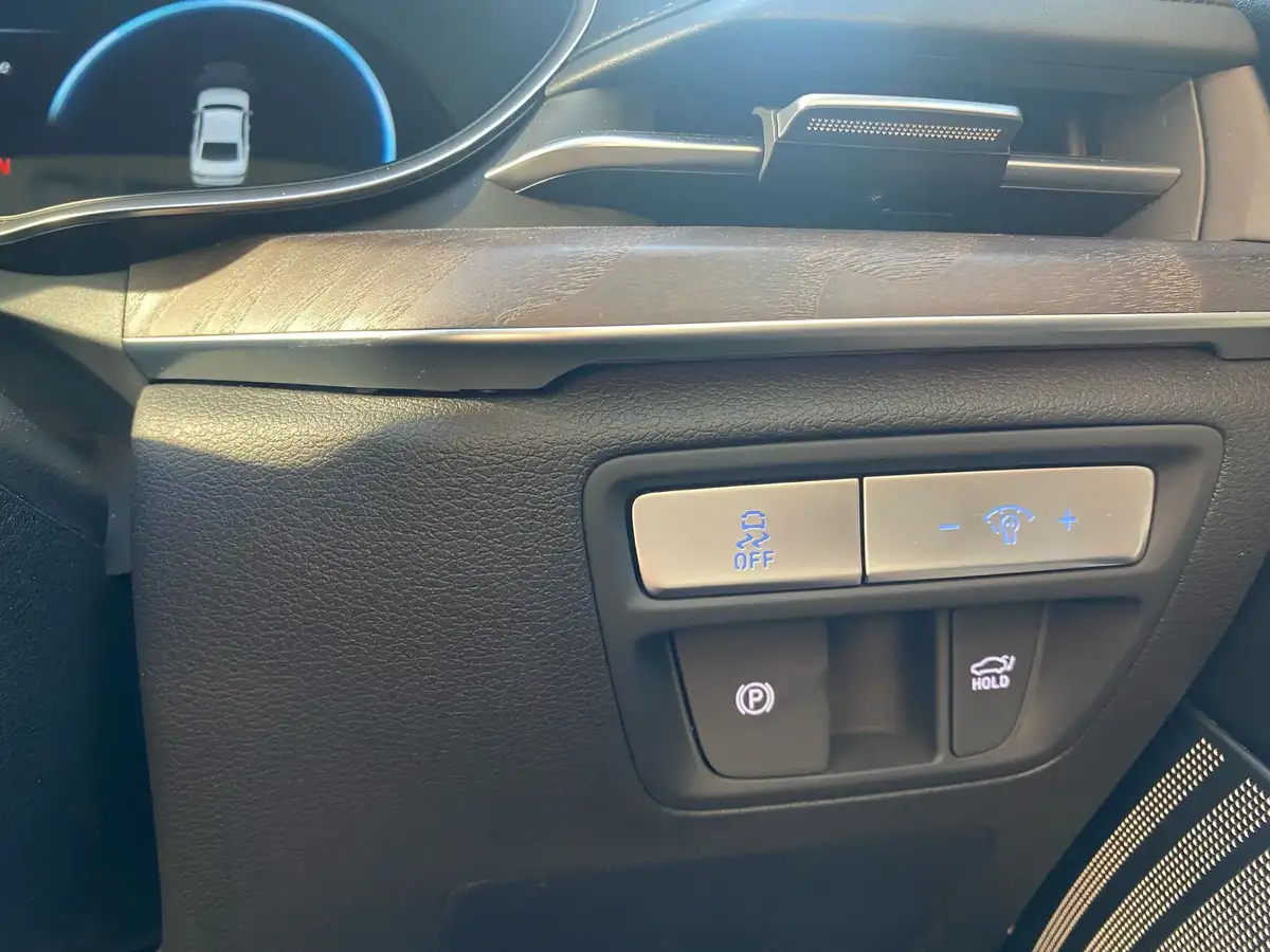 2023-genesis-g80-e-luxury-line-big-37