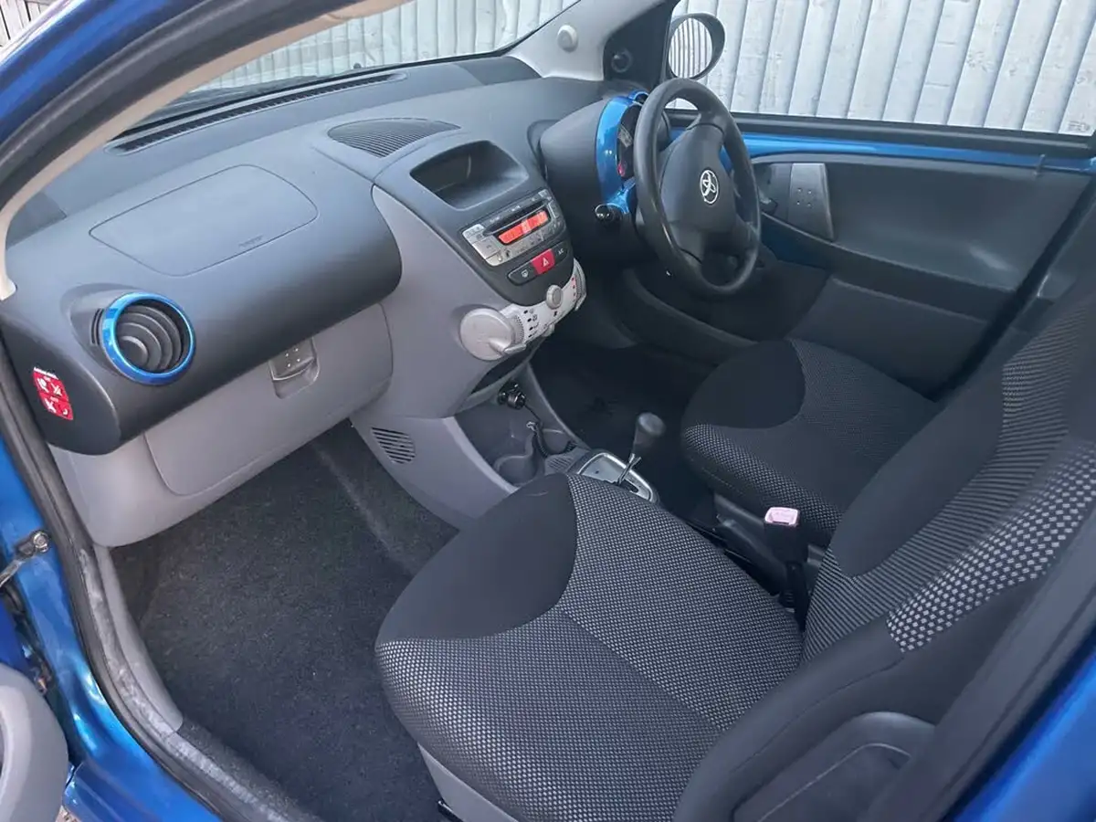 2009-toyota-aygo-10-aygo-blue-5d-mmt-big-9