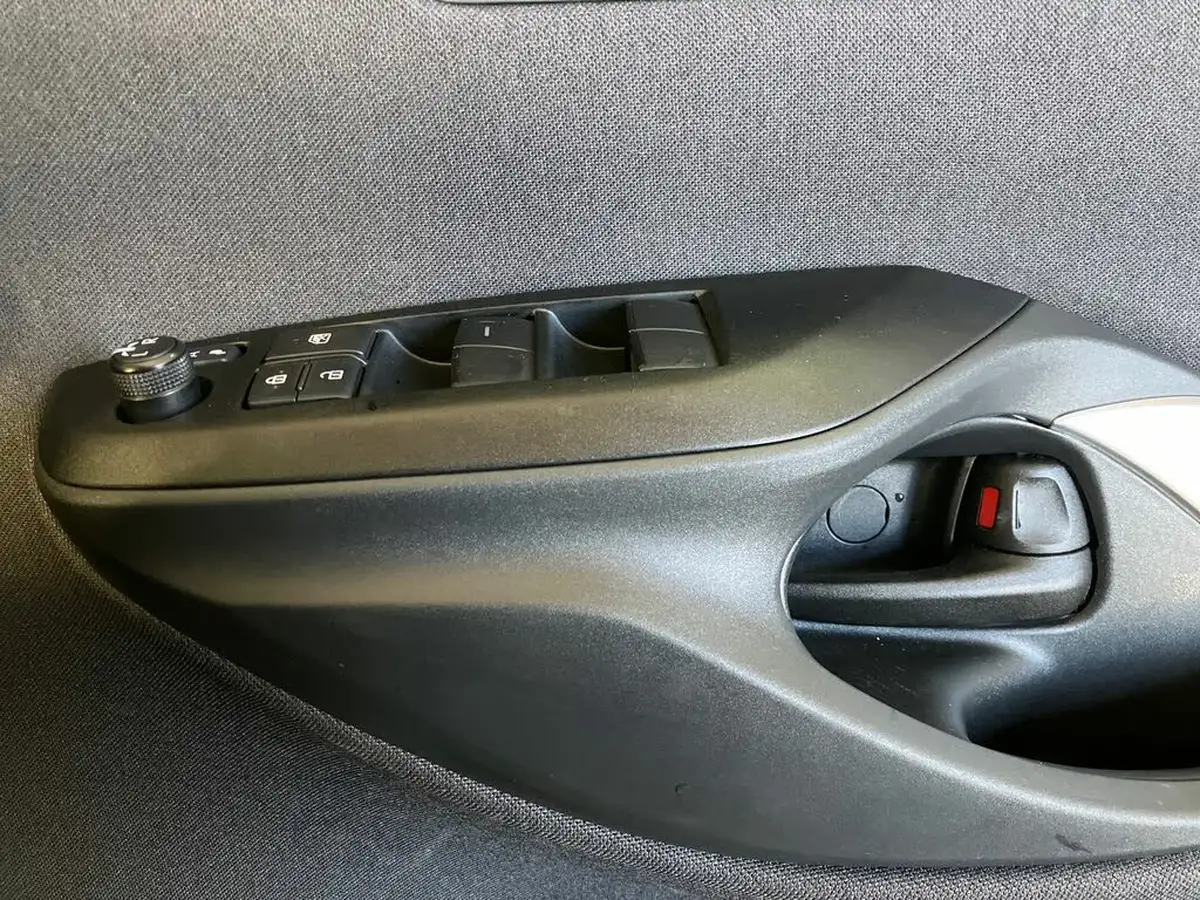 2024-mazda-mazda2-15-exclusive-line-big-20