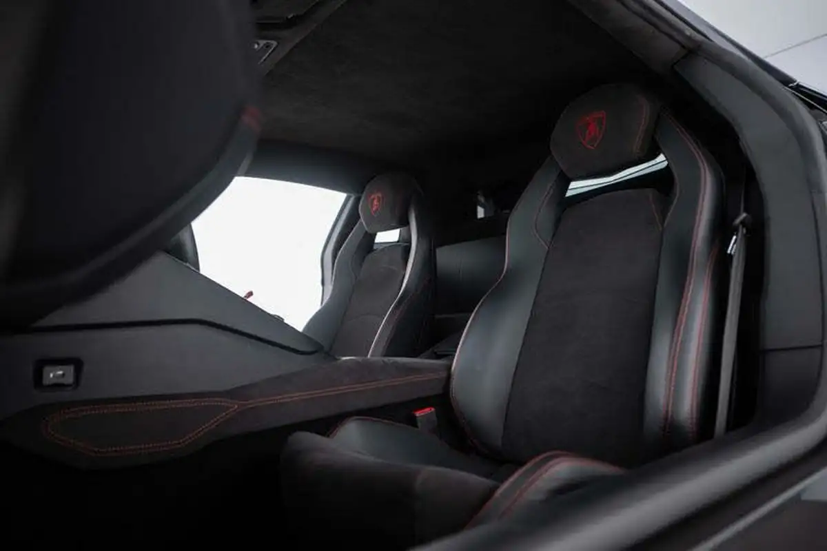 2017-lamborghini-aventador-65-s-big-7