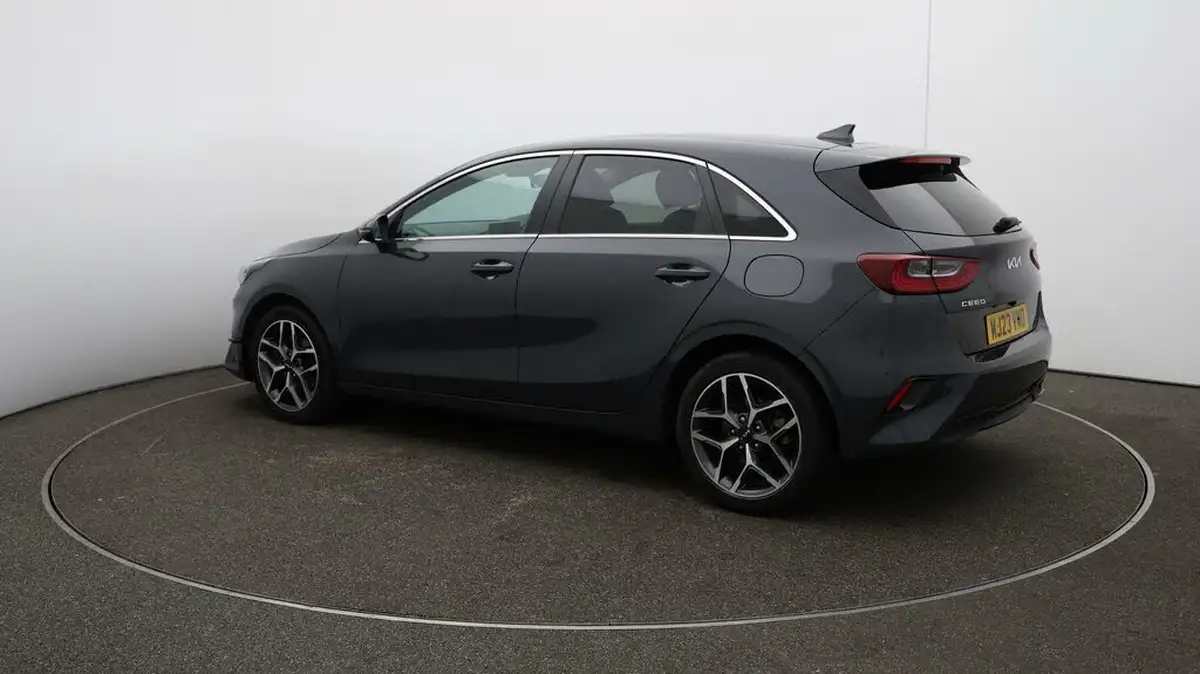 2022-kia-ceed-15-t-gdi-3-hatchback-big-5
