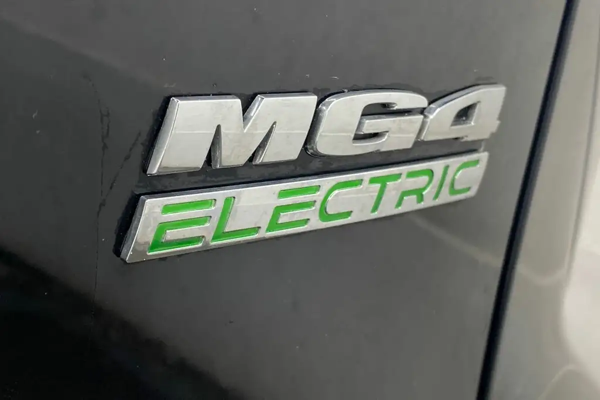 2023-mg-mg4-e-trophy-ev-203ps-long-big-14