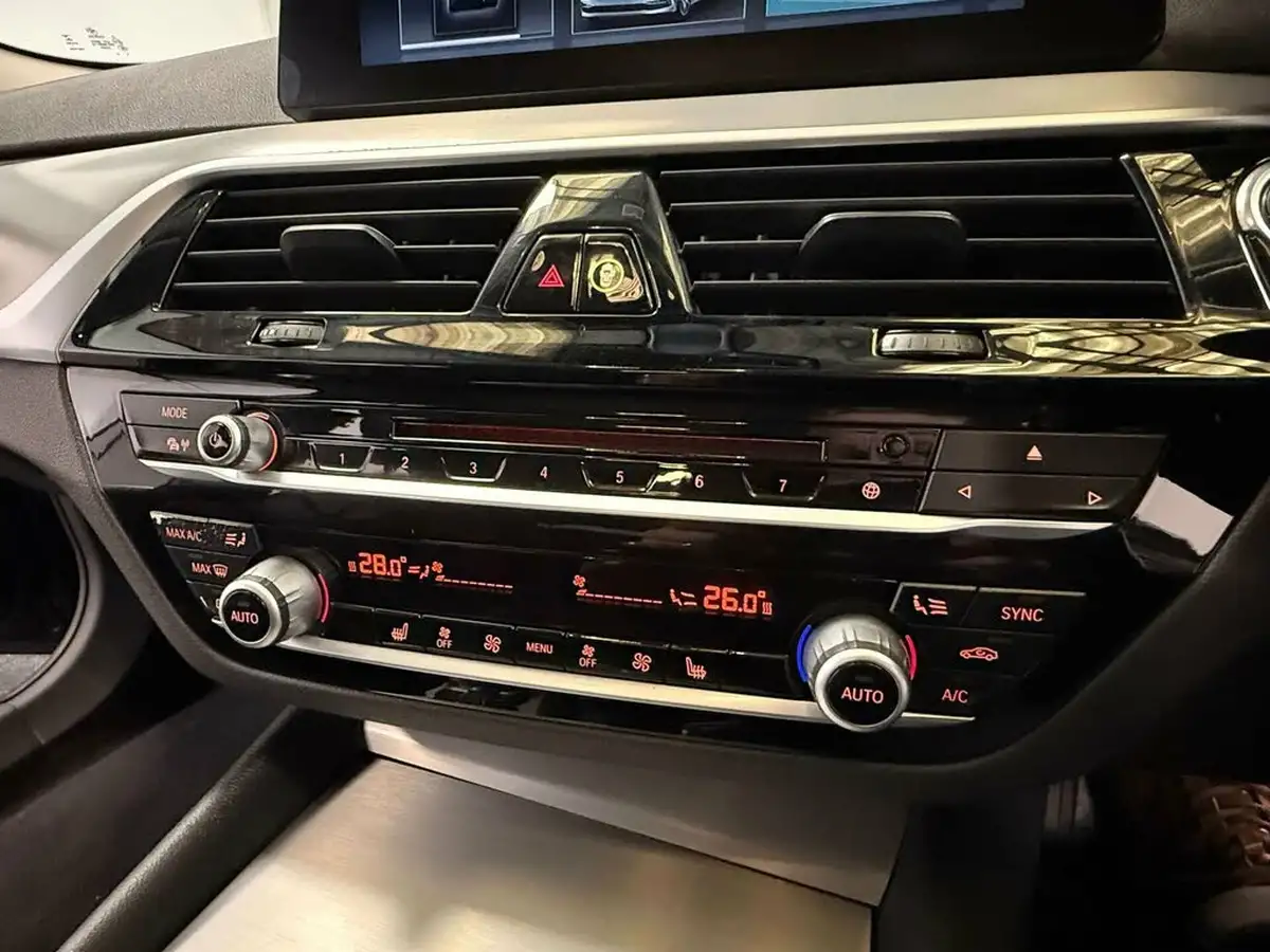 2017-bmw-5-series-20-530i-se-saloon-4d-big-21