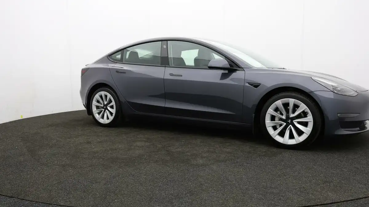 2021-tesla-model-3-e-long-range-4x4-big-38