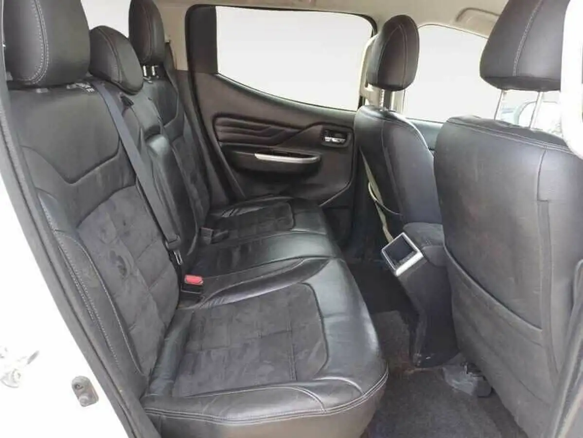 2020-mitsubishi-l200-22di-d-barbarian-x-big-5