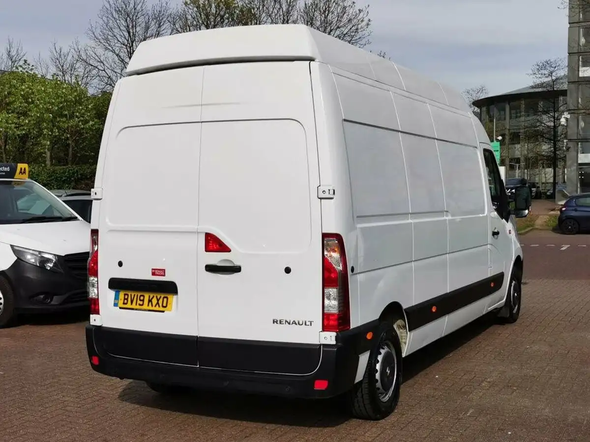 2019-renault-master-big-5
