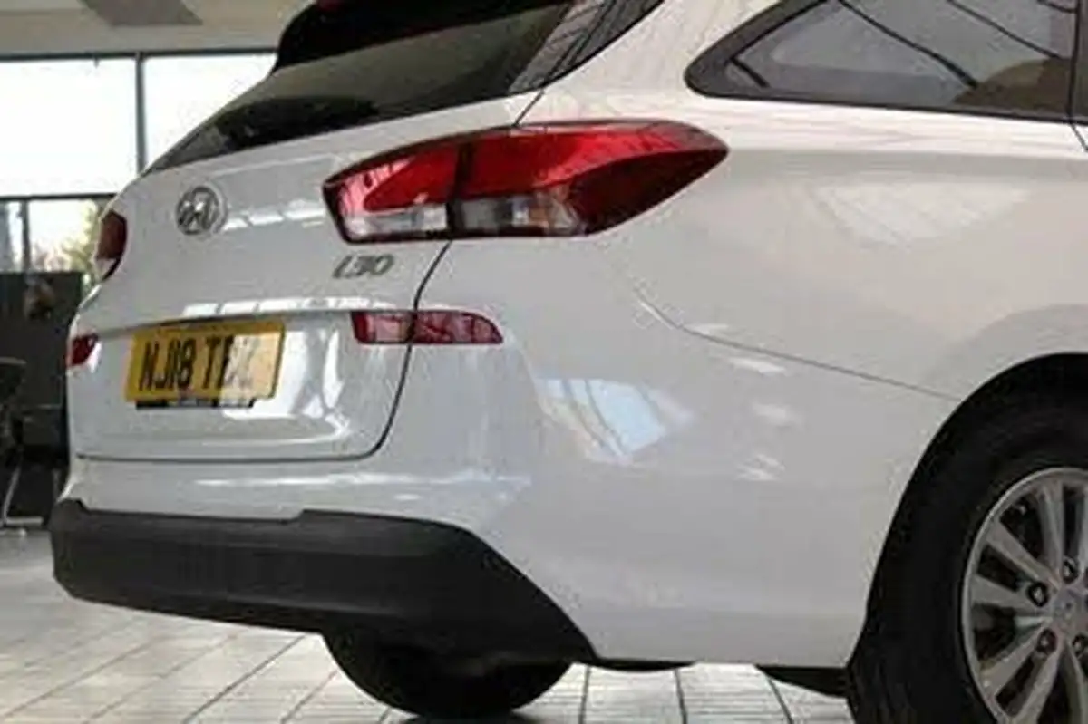 2018-hyundai-i30-10-t-gdi-isg-tourer-big-9