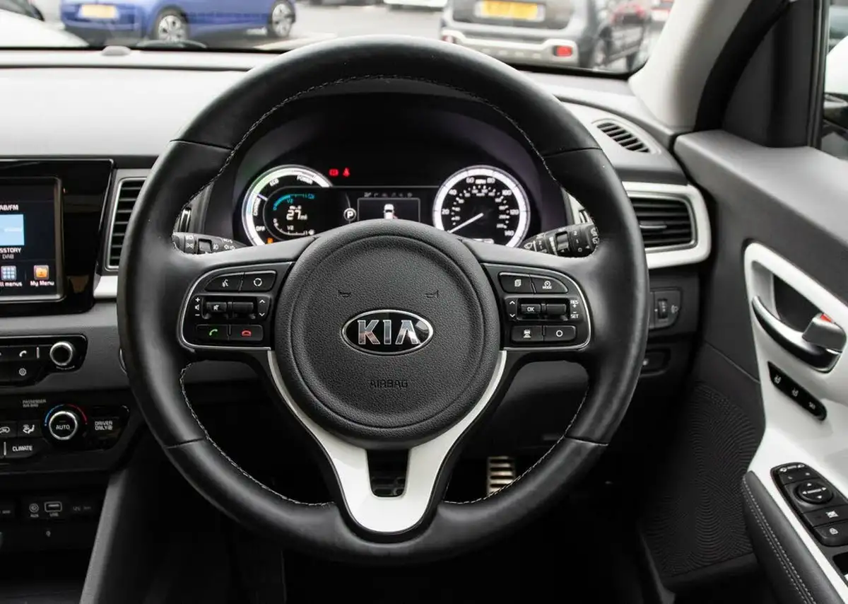 2017-kia-niro-16-gdi-first-edition-big-21
