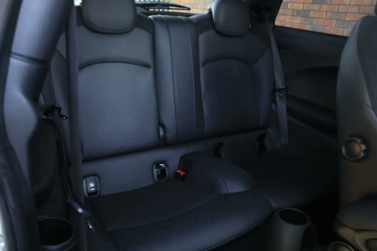 2019-mini-cooper-15-cooper-sport-hatchback-3d-big-9