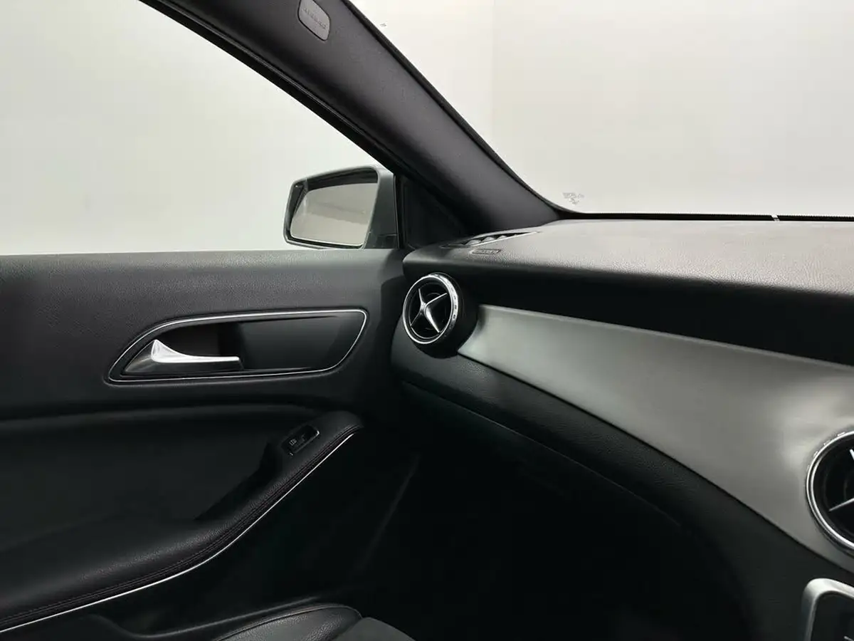2015-mercedes-benz-gla-class-21d-gla-200d-amg-line-ss-big-24