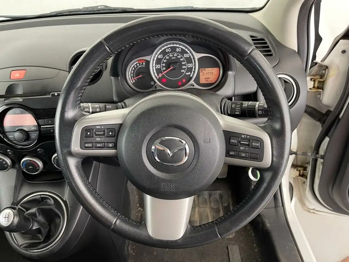 2011-mazda-mazda2-15-sport-102bhp-3d-big-11