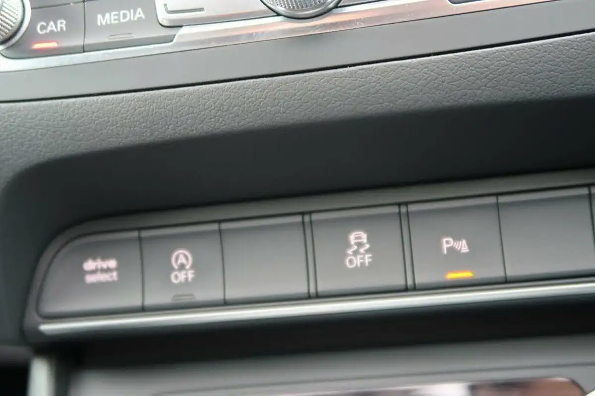 2015-audi-q3-20-quattro-s-line-plus-180ps-ss-tronic-big-29