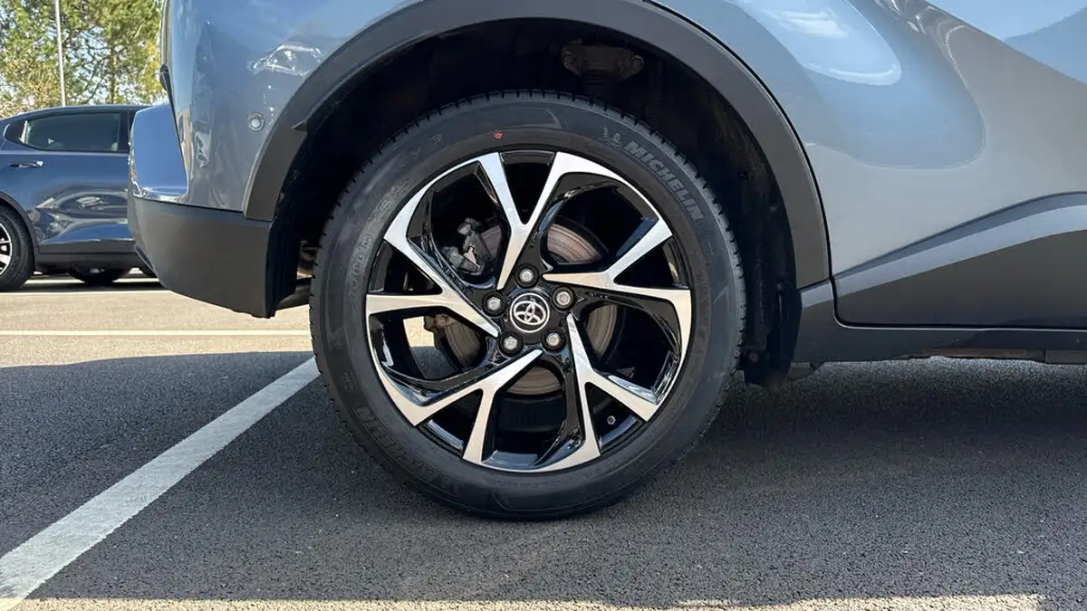 2021-toyota-c-hr-18-vvt-i-design-big-18